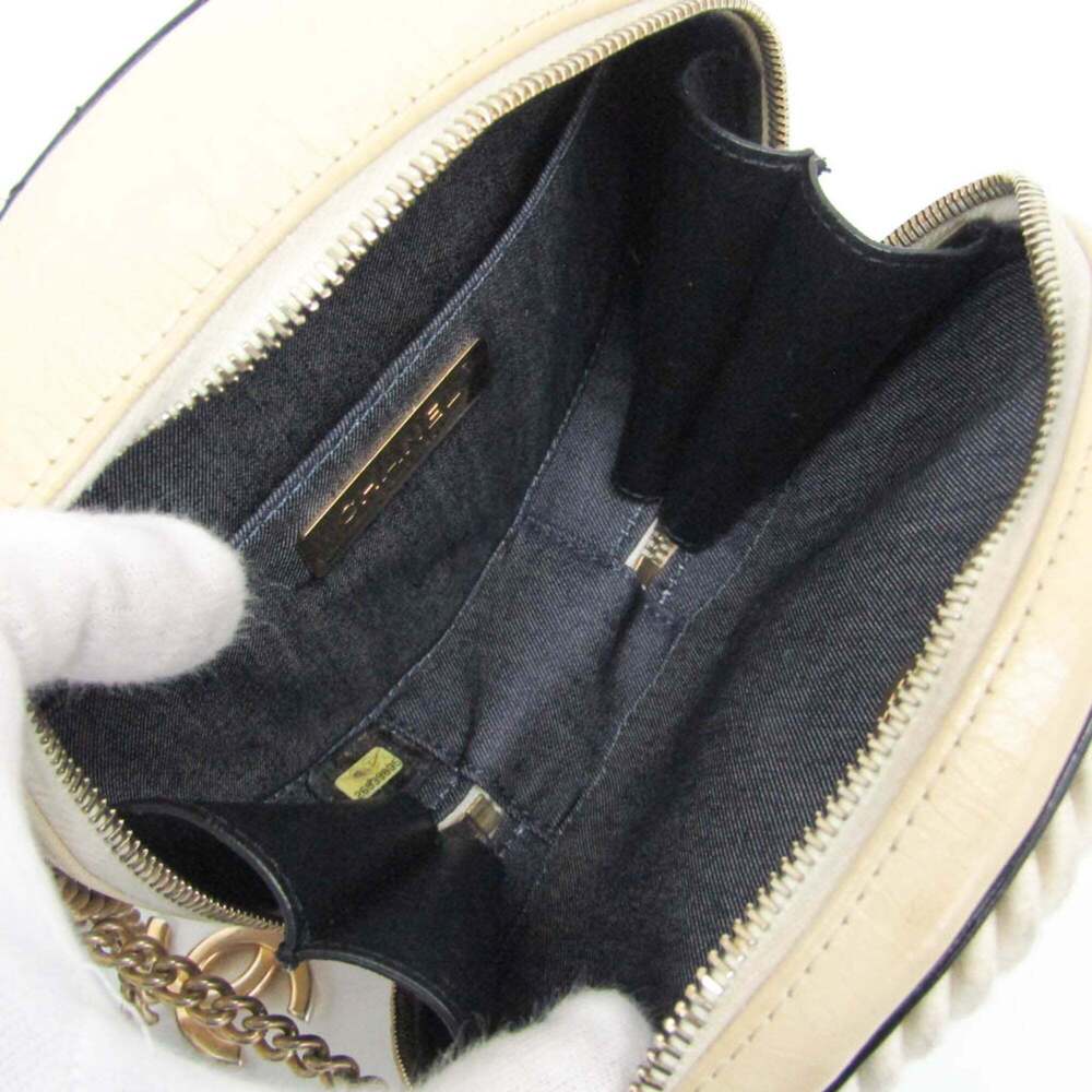 CHANEL Black Leather Logo Shoulder Bag - Picture 4 of 15